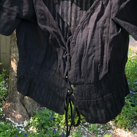 Unworn new Princess Polly black tie-front short sleeve cropped blouse - Picture 3 of 3